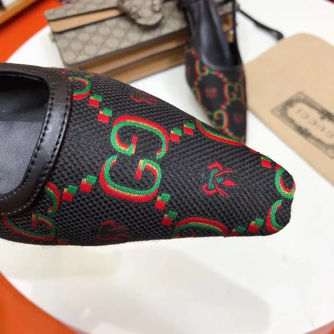 👟👟Ex-factory price 460👟👟 Gucci & Vintage 2025 spring new style second-hand original fabric/hot diamond mesh sandals, this series of sandals are so beautiful, you must buy them, Vintage things are like this, the longer they are, the more they taste👍🏻They are very elegant on the feet. Upper: Original Logo fabric Foot pads: Sheepskin Heel height: 4.5cm Sole: Genuine leather outsole Size: 34-41 (40 and 41 custom-made, non-refundable and non-exchangeable, with full set of packaging)